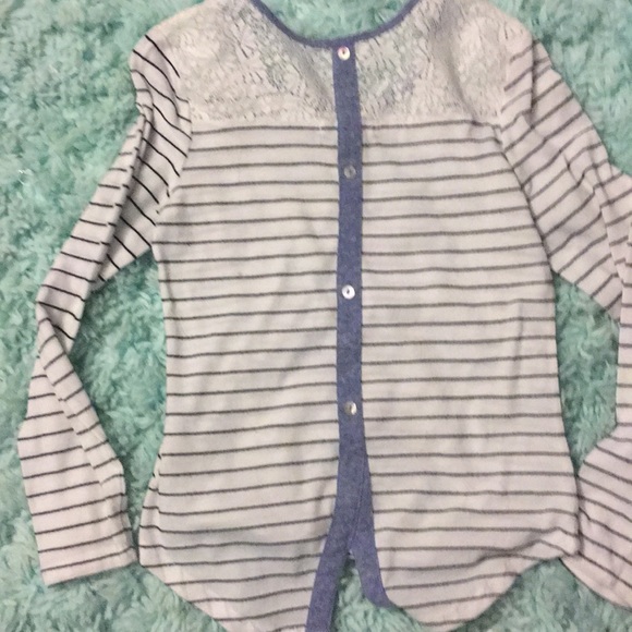 Very cute lace shirt with bottom. - Picture 2 of 2